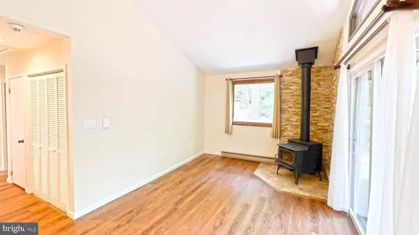 1249 HUNTER LN, Long Pond, PA 18334