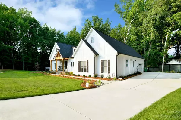 518 Maynard Farm RD, Stanley, NC 28120