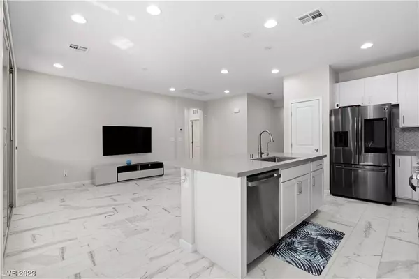 9663 Sunstone Sparkle Avenue, Las Vegas, NV 89148