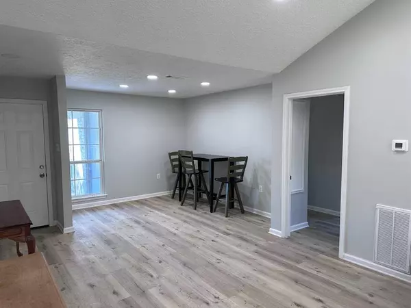 1729 Capri LN, Seabrook, TX 77586