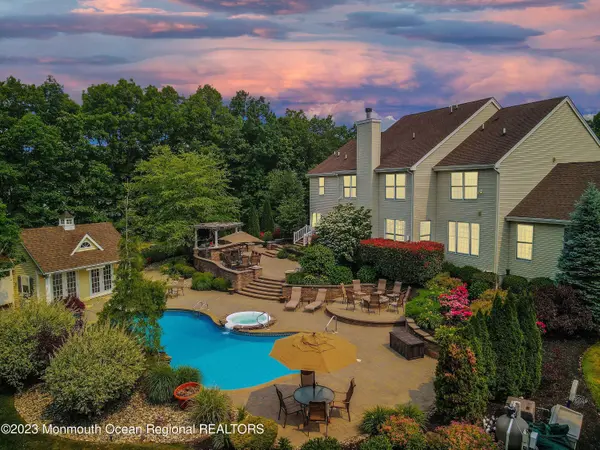 16 Winding Woods Way, Freehold, NJ 07728