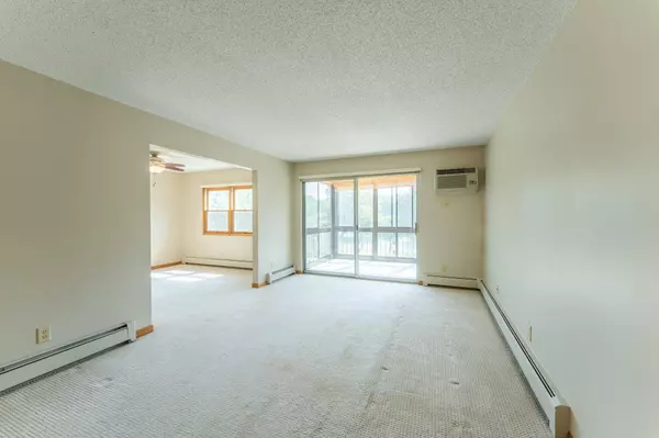 2720 Dale ST N #C208, Roseville, MN 55113