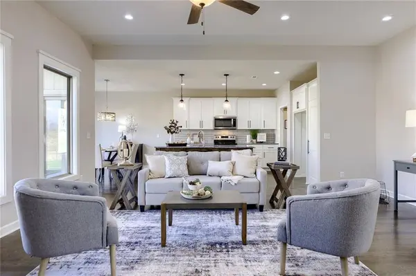 905 NW Crestwood DR, Grain Valley, MO 64029