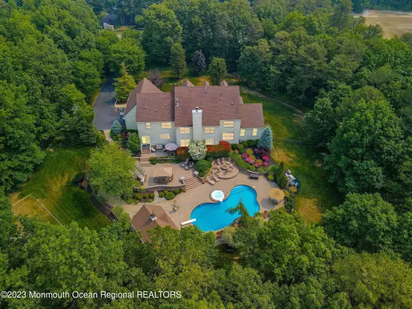 16 Winding Woods Way, Freehold, NJ 07728