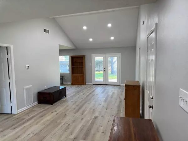 1729 Capri LN, Seabrook, TX 77586