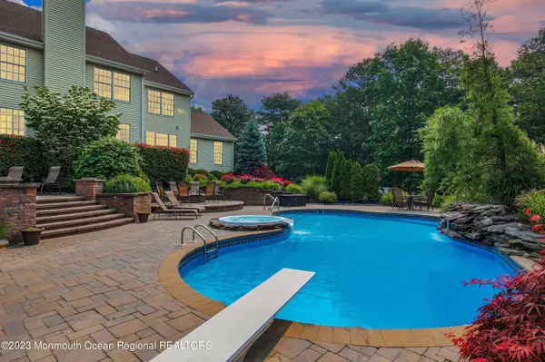 16 Winding Woods Way, Freehold, NJ 07728