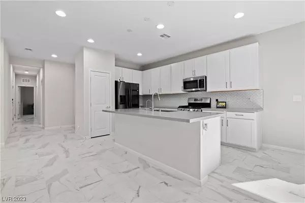 9663 Sunstone Sparkle Avenue, Las Vegas, NV 89148