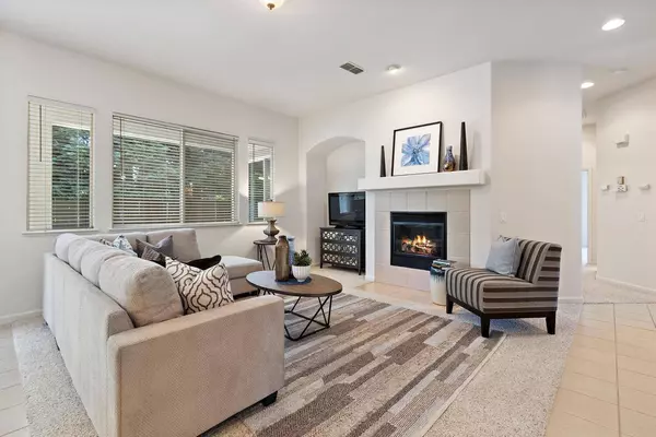 9408 Century Oaks LN, Elk Grove, CA 95758