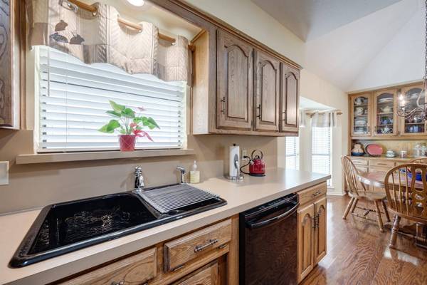 3008 Creekview Drive, Grapevine, TX 76051