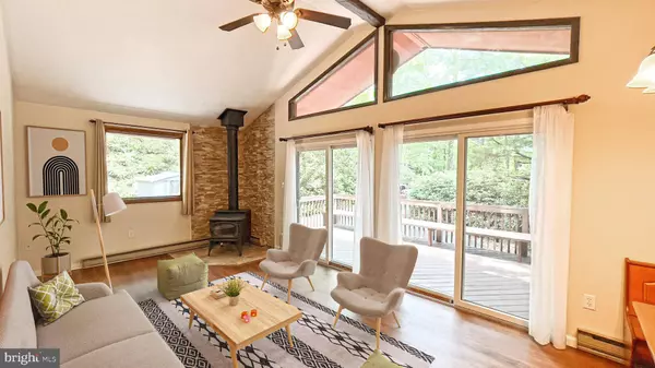 1249 HUNTER LN, Long Pond, PA 18334