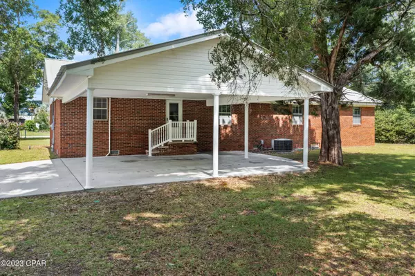 10966 NW Melinda DR, Bristol, FL 32321