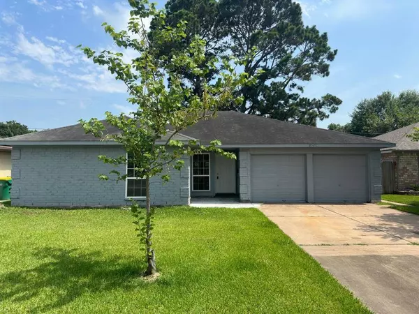 1729 Capri LN, Seabrook, TX 77586