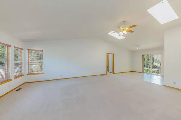 1281 Munson Dr, Ashland, OR 97520