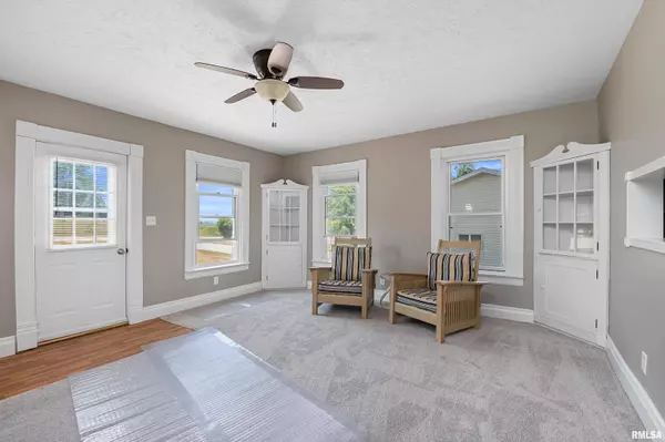 301 N 1ST ST, Long Grove, IA 52765