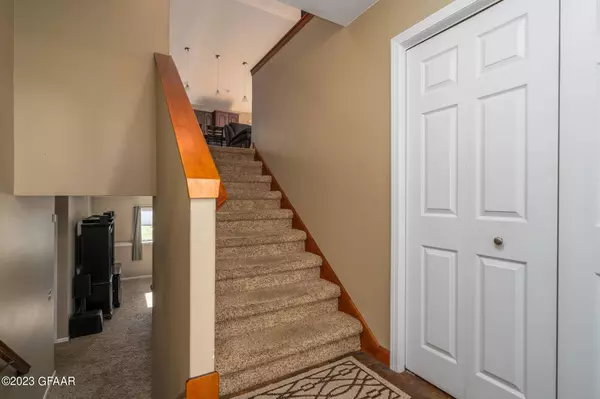 3865 17TH Street S, Grand Forks, ND 58201