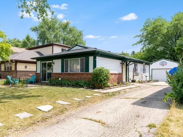 212 Far Hills DR, Bolingbrook, IL 60440