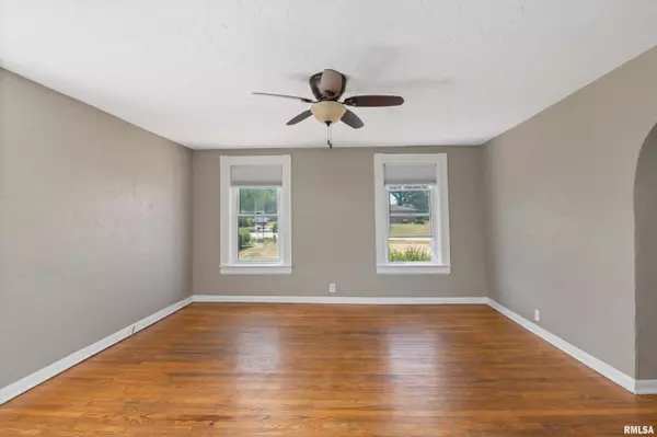 301 N 1ST ST, Long Grove, IA 52765