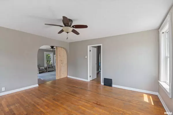 301 N 1ST ST, Long Grove, IA 52765