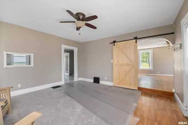 301 N 1ST ST, Long Grove, IA 52765