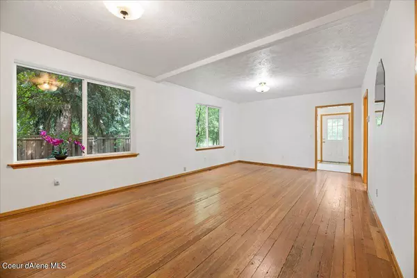 6239 W New Hampshire St, Spirit Lake, ID 83869