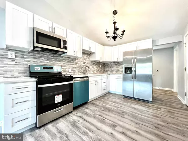 620 WINDSOR AVE, Maple Shade, NJ 08052