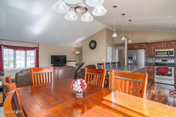 3865 17TH Street S, Grand Forks, ND 58201