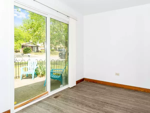 212 Far Hills DR, Bolingbrook, IL 60440