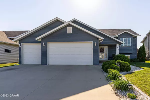 3865 17TH Street S, Grand Forks, ND 58201