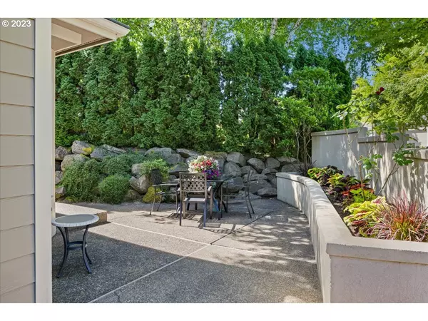 2 MORNINGVIEW PL, Lake Oswego, OR 97035