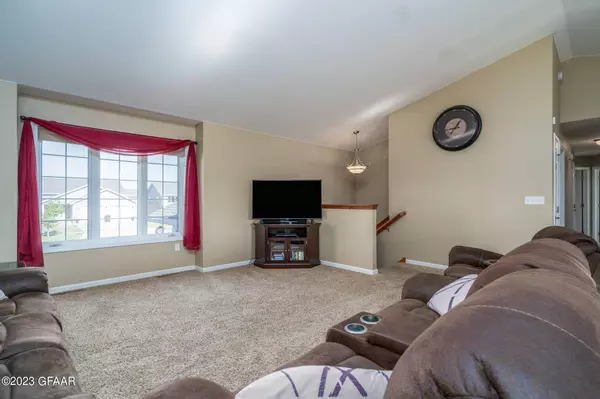 3865 17TH Street S, Grand Forks, ND 58201