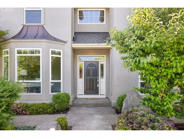 2 MORNINGVIEW PL, Lake Oswego, OR 97035