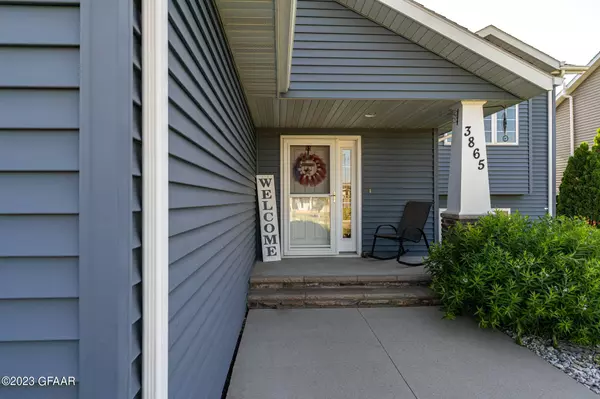 3865 17TH Street S, Grand Forks, ND 58201