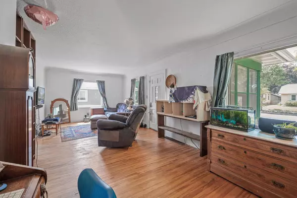 4042 Queen AVE N, Minneapolis, MN 55412