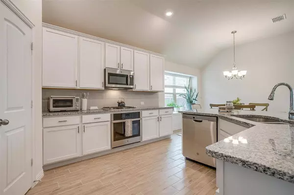 5613 Annie Creek Road, Fort Worth, TX 76126