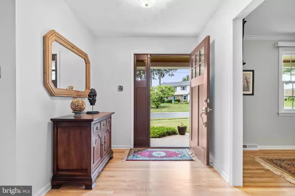 707 N COUNTRY CLUB DR, Newark, DE 19711