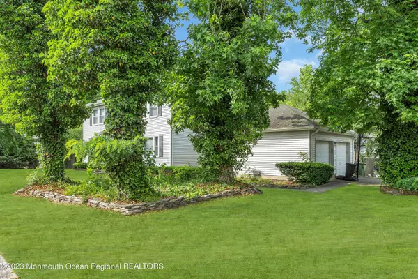 163 Colonial Drive, Lakewood, NJ 08701