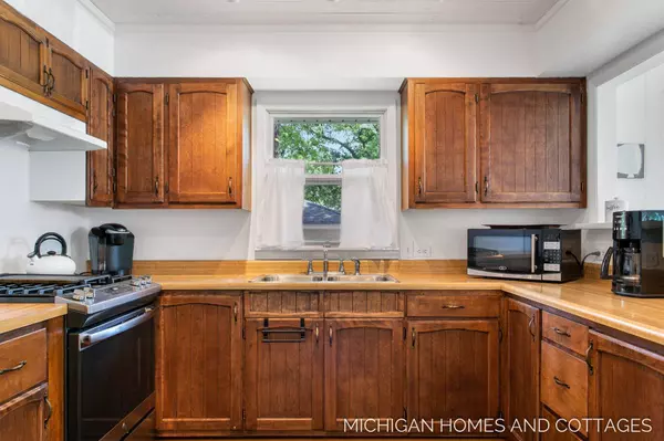 1665 Waukazoo Drive, Holland, MI 49424