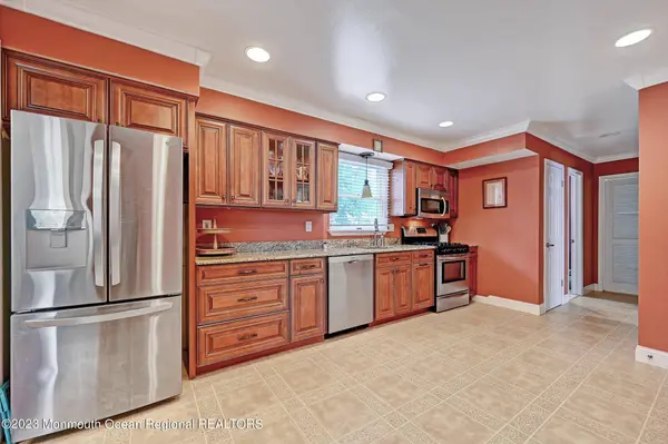 52 Shasta Lane, Toms River, NJ 08753