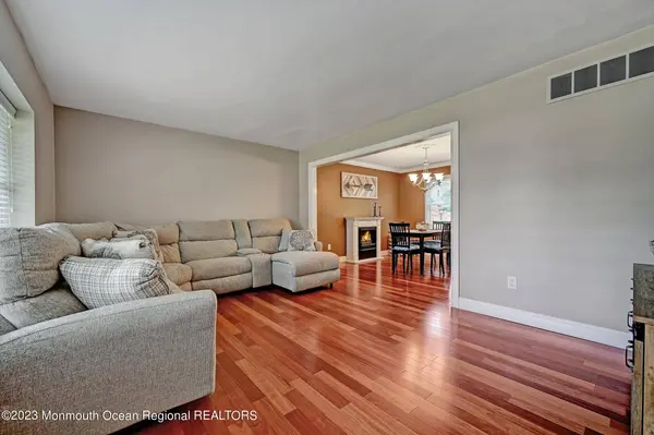 52 Shasta Lane, Toms River, NJ 08753