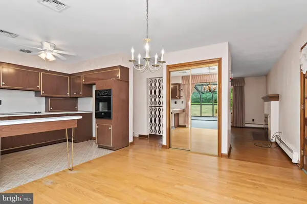 864 HILLSIDE DR, Camp Hill, PA 17011