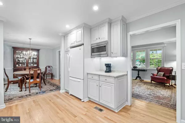 707 N COUNTRY CLUB DR, Newark, DE 19711