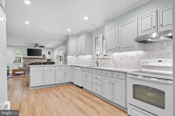 707 N COUNTRY CLUB DR, Newark, DE 19711