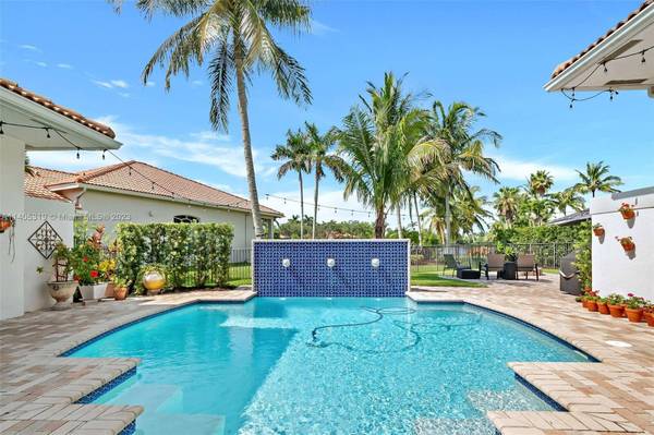 2561 Jardin Mnr, Weston, FL 33327