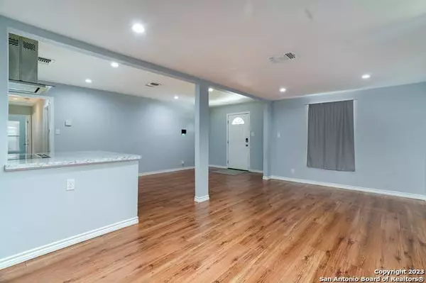 251 RADIANCE AVE, San Antonio, TX 78218-2539