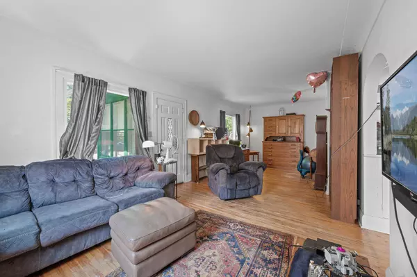 4042 Queen AVE N, Minneapolis, MN 55412