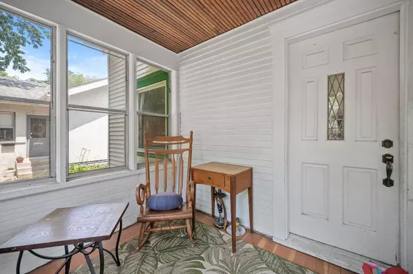 4042 Queen AVE N, Minneapolis, MN 55412