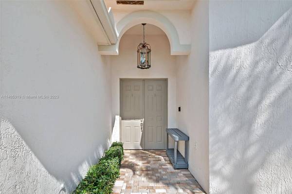 2561 Jardin Mnr, Weston, FL 33327