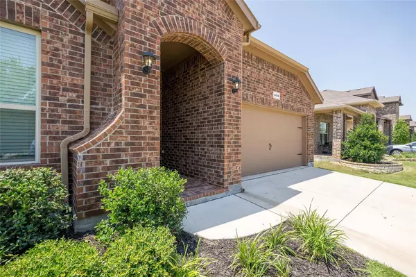2428 Clay Creek Lane, Fort Worth, TX 76177