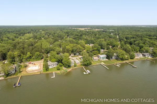 1665 Waukazoo Drive, Holland, MI 49424