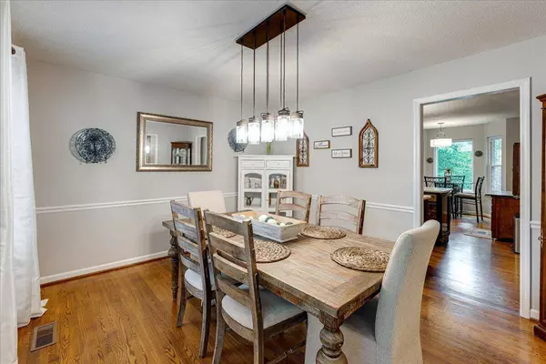 810 Ashley Forest Dr, Hixson, TN 37343